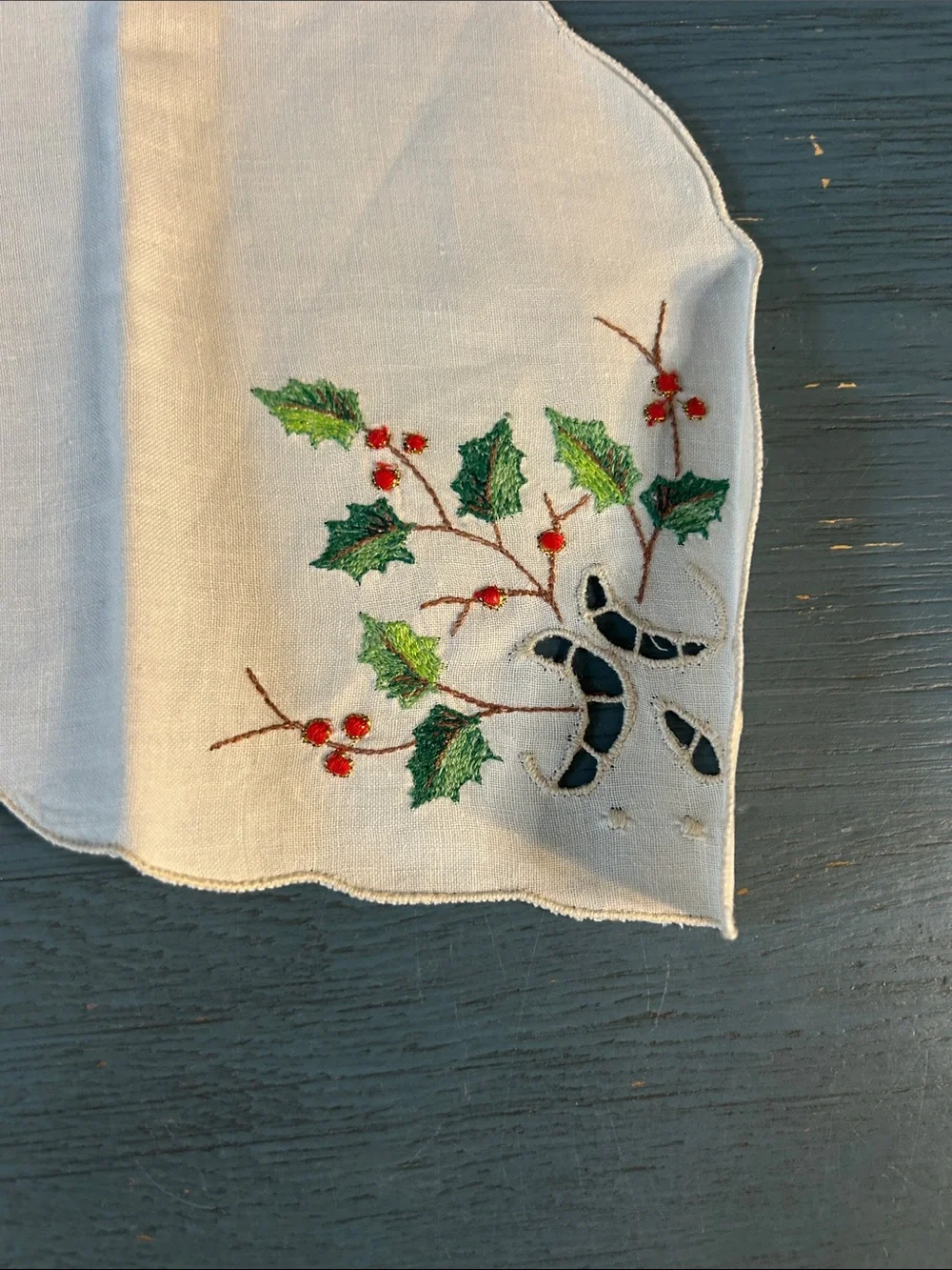 Lenox Embroidered Cream Holiday Butterfly Table Topper | Basket Bread Warmer
